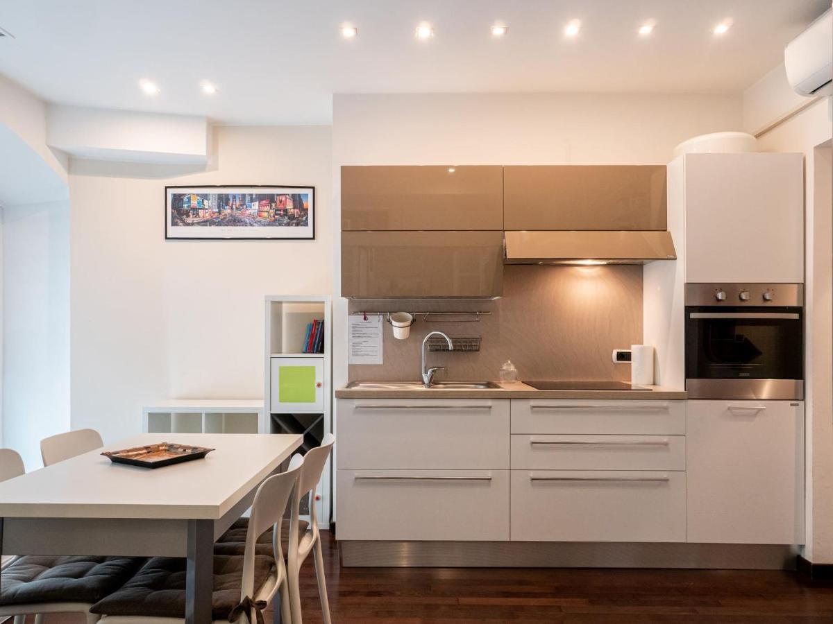 The Best Rent - Modern Duomo Apartment Милан Экстерьер фото