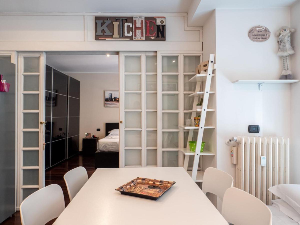 The Best Rent - Modern Duomo Apartment Милан Экстерьер фото